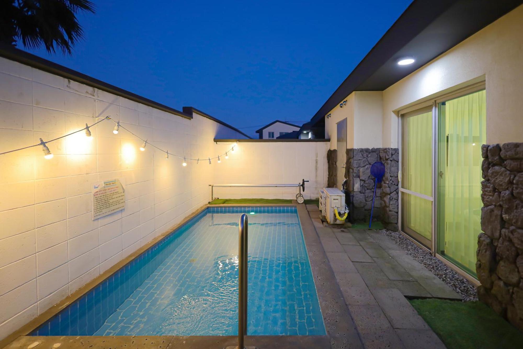 Pool And Villa Sorang Jeju Eksteriør bilde